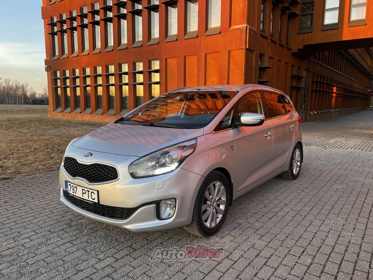 Kia Carens EX 1.7 85kW - Autodiiler