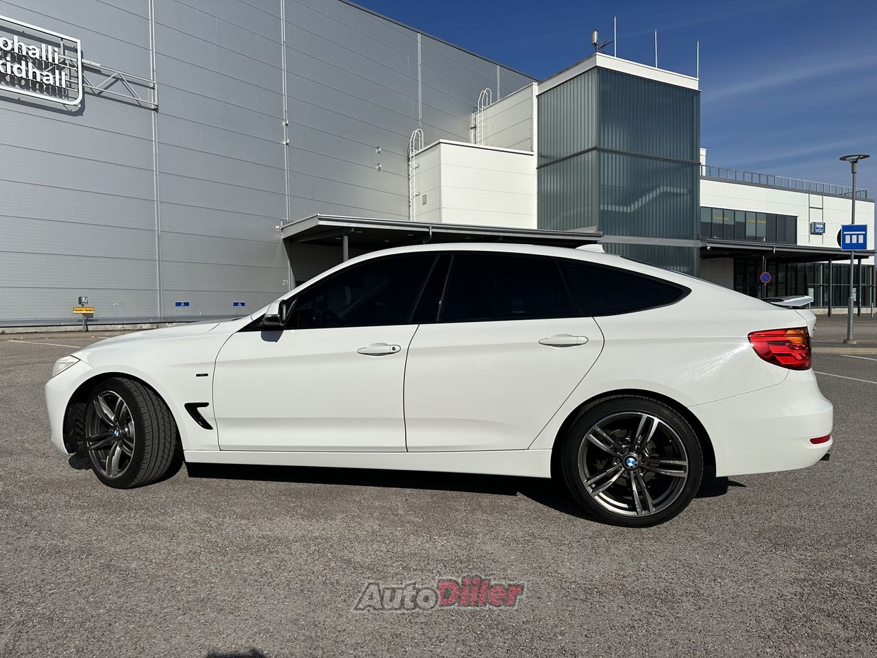 BMW 318 GT Sport 2.0 105kW - Autodiiler