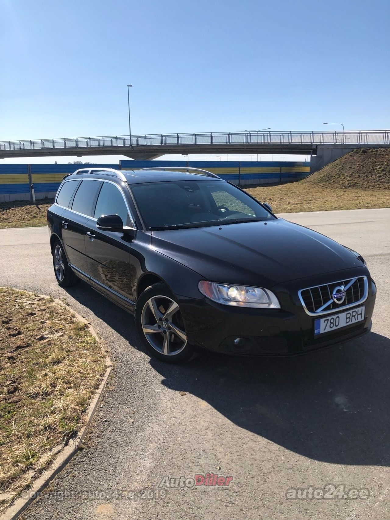 Volvo V70 2.0 120kW - Autodiiler