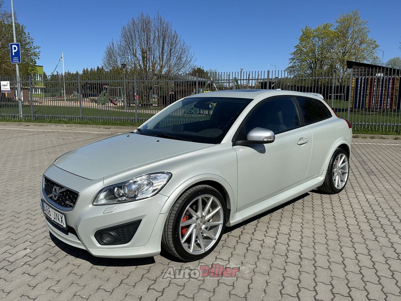 Volvo C30 R-Design 2.0 100kW - Autodiiler