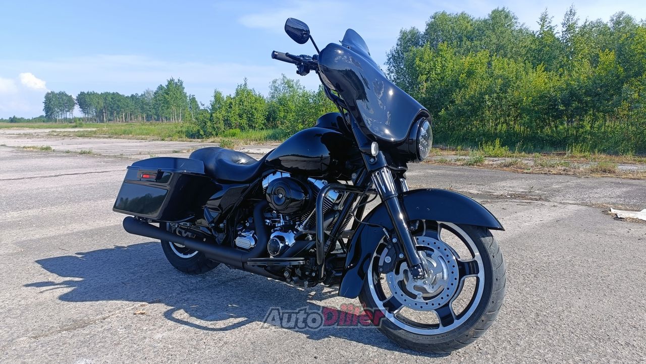 Harley-Davidson Street Glide 1.7 64kW - Autodiiler