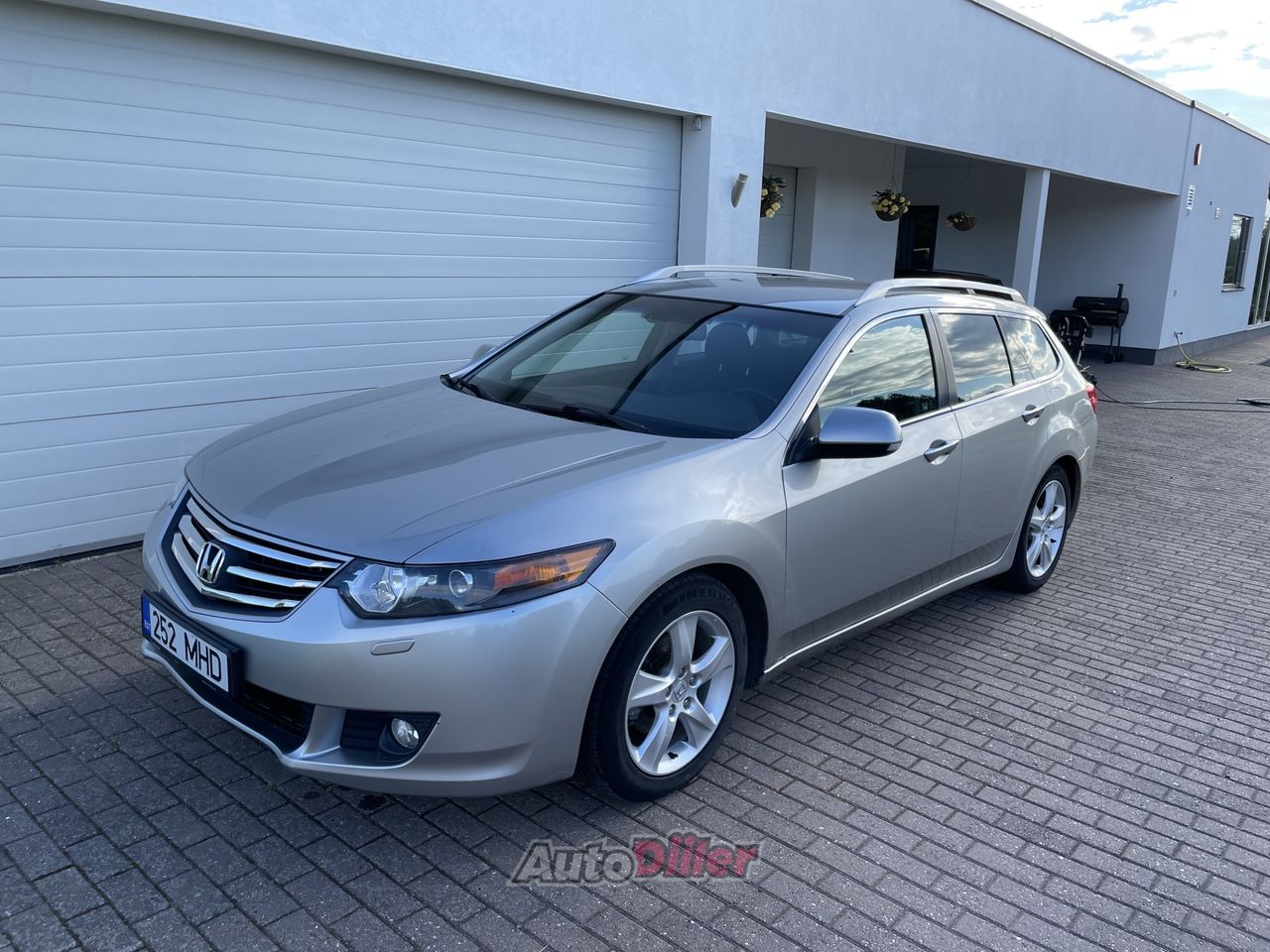 Honda Accord 2.0 115kW - Autodiiler