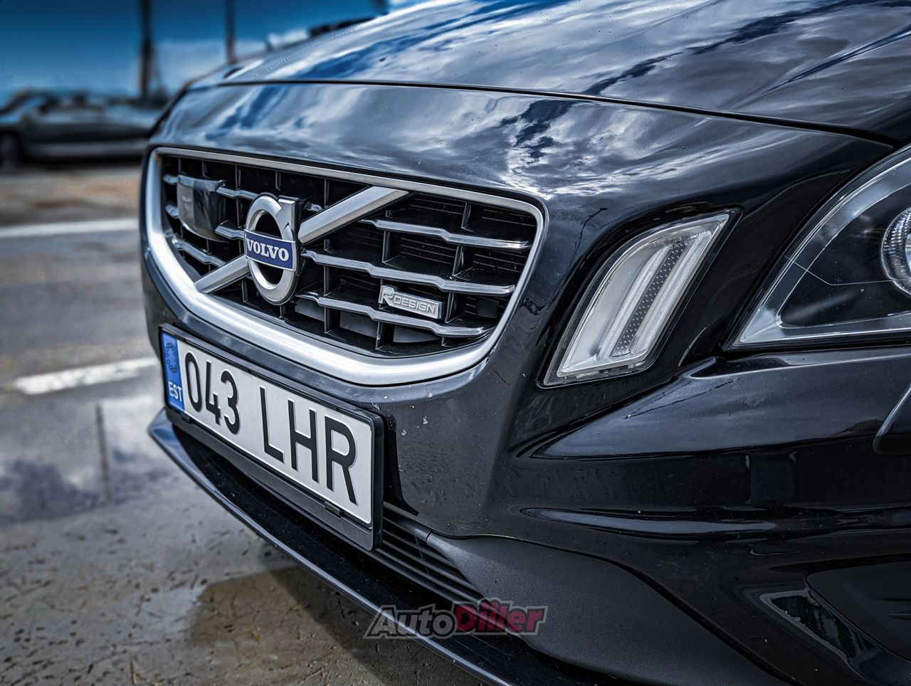 Volvo V60 R-Design 2.0 120kW - Autodiiler