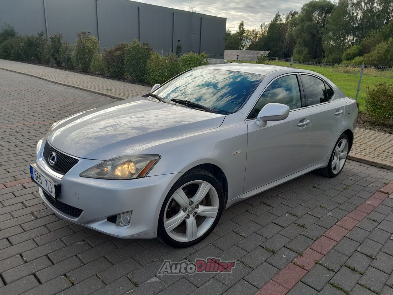 Lexus IS 220 2.2 130kW - Autodiiler