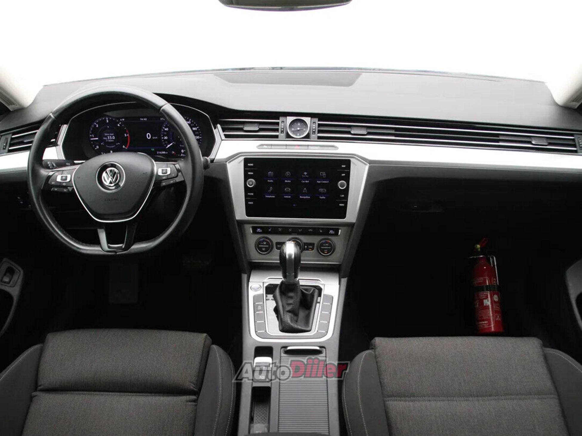 Volkswagen Passat 2019, photo 2/10
