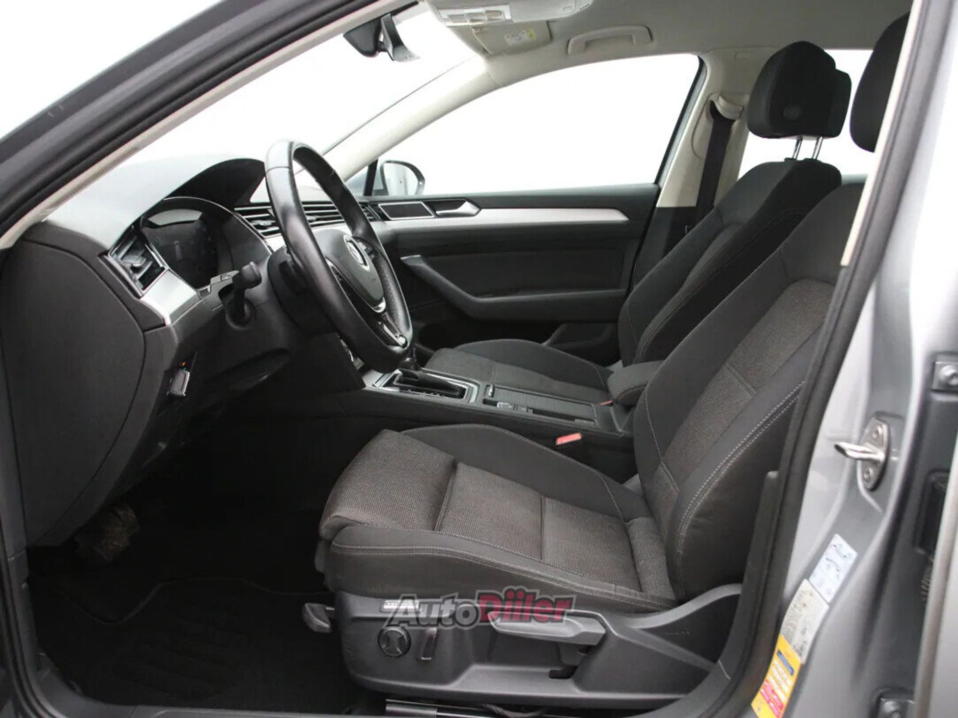 Volkswagen Passat 2019, photo 4/10