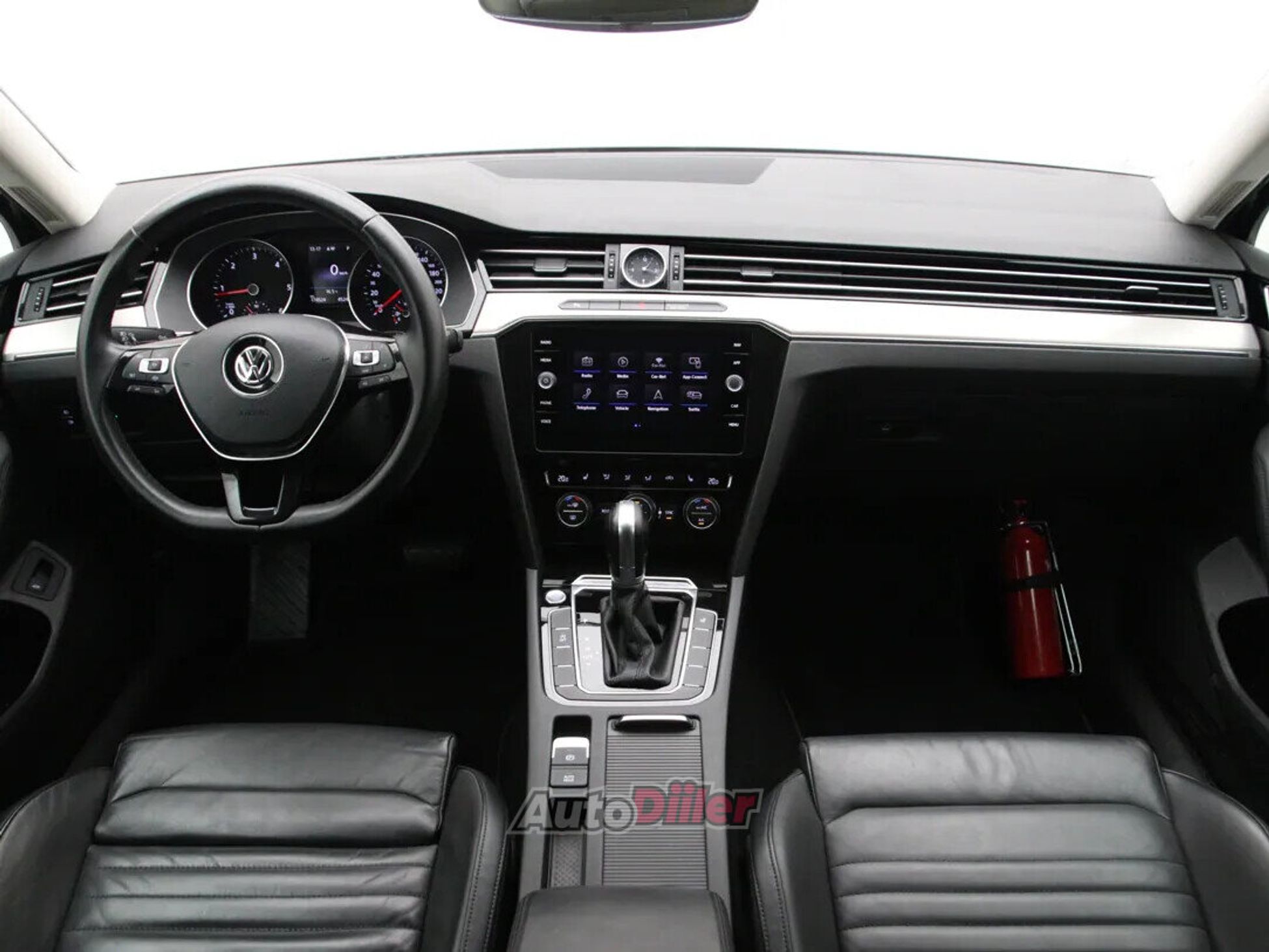 Volkswagen Passat 2019, photo 2/10