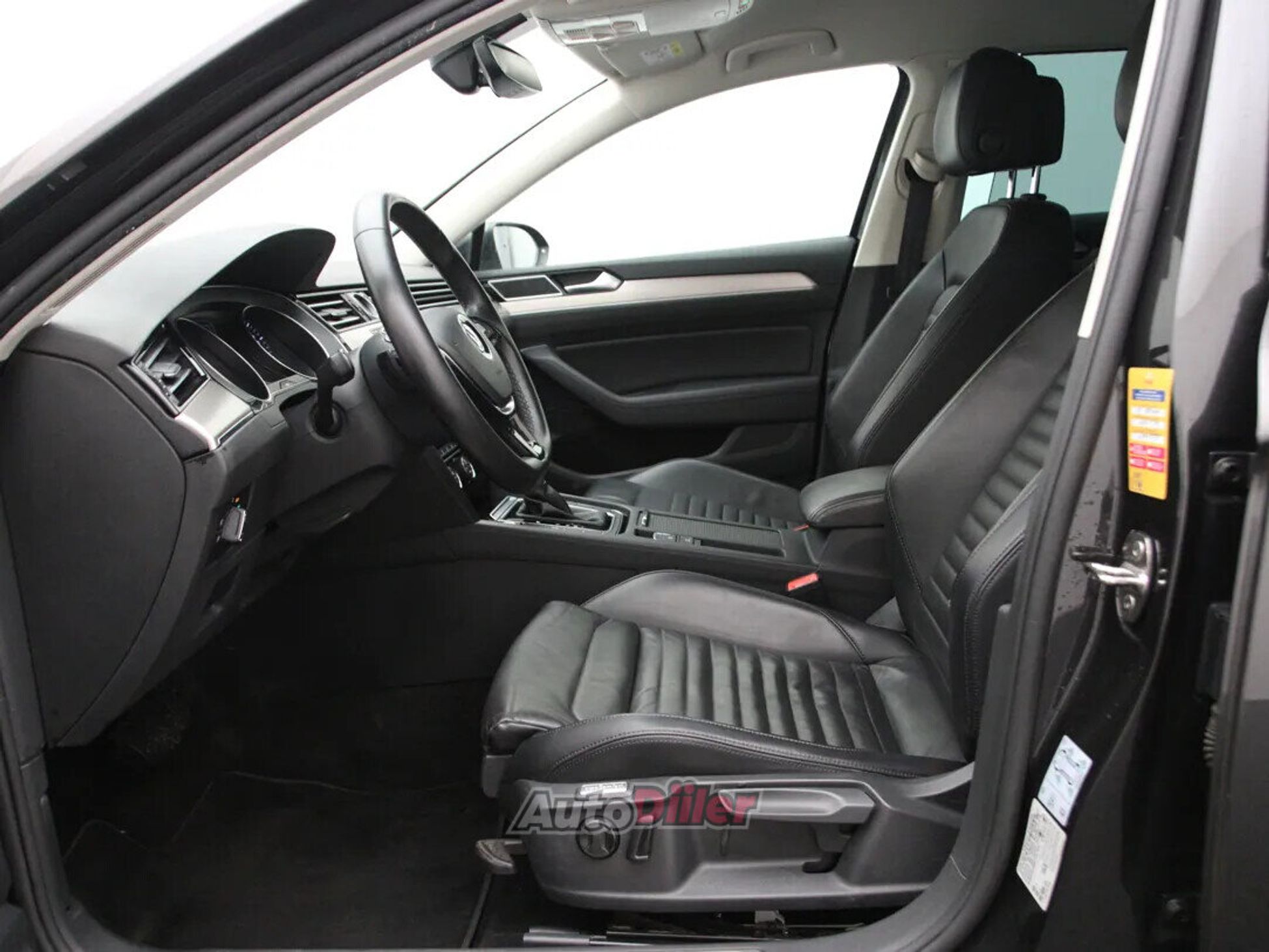 Volkswagen Passat 2019, photo 4/10