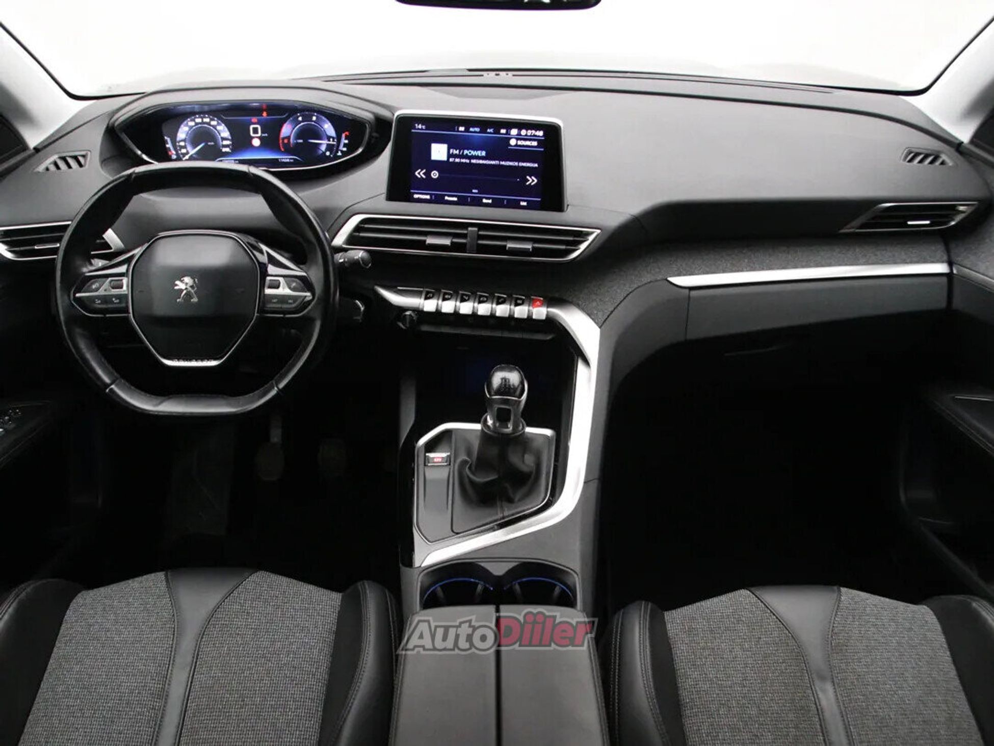 Peugeot 3008 Allure 1.5 96kW 2018, photo 2/10