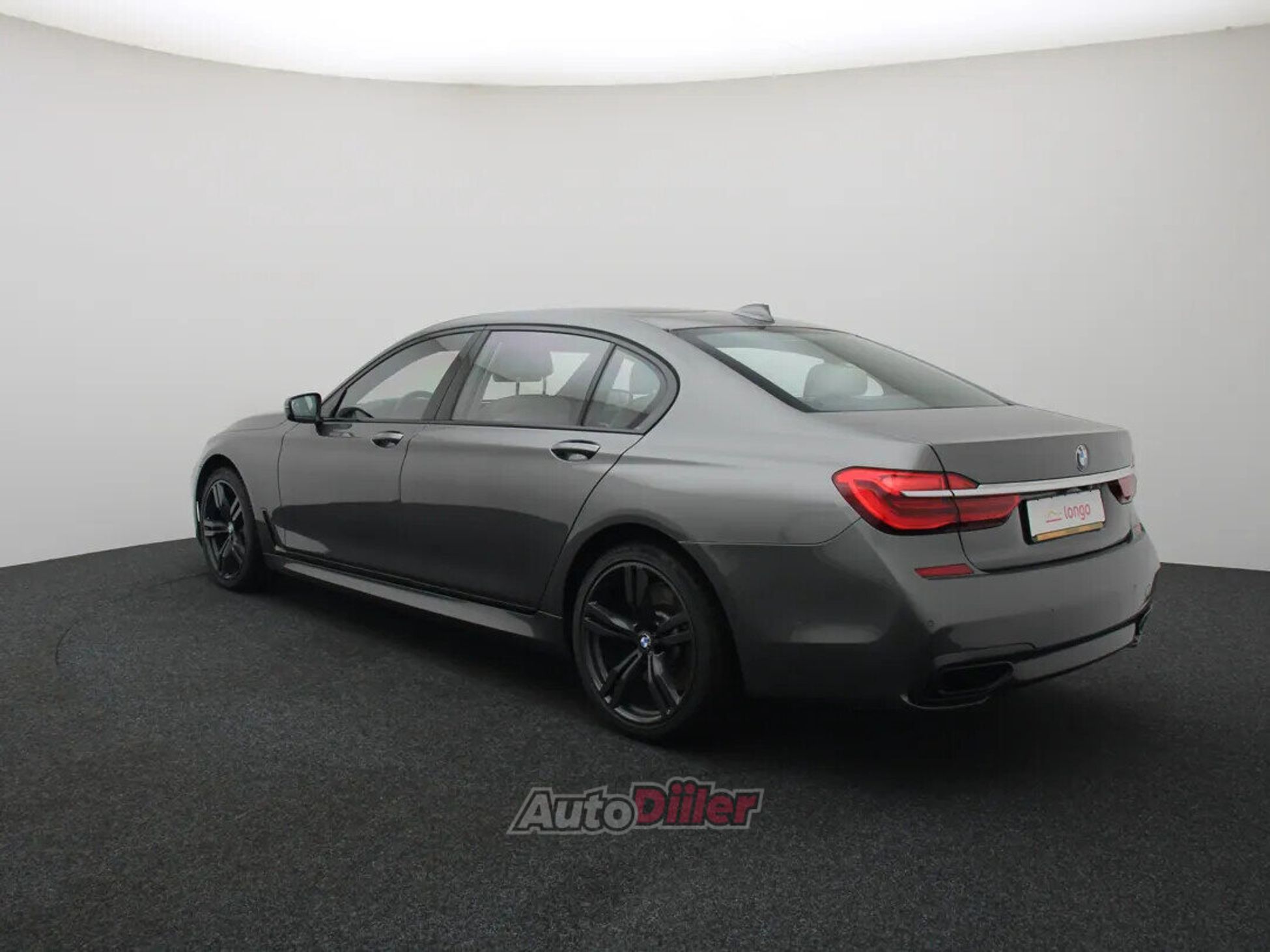 BMW 750 High Executive 4.4 330kW 2015, kuva 7/10