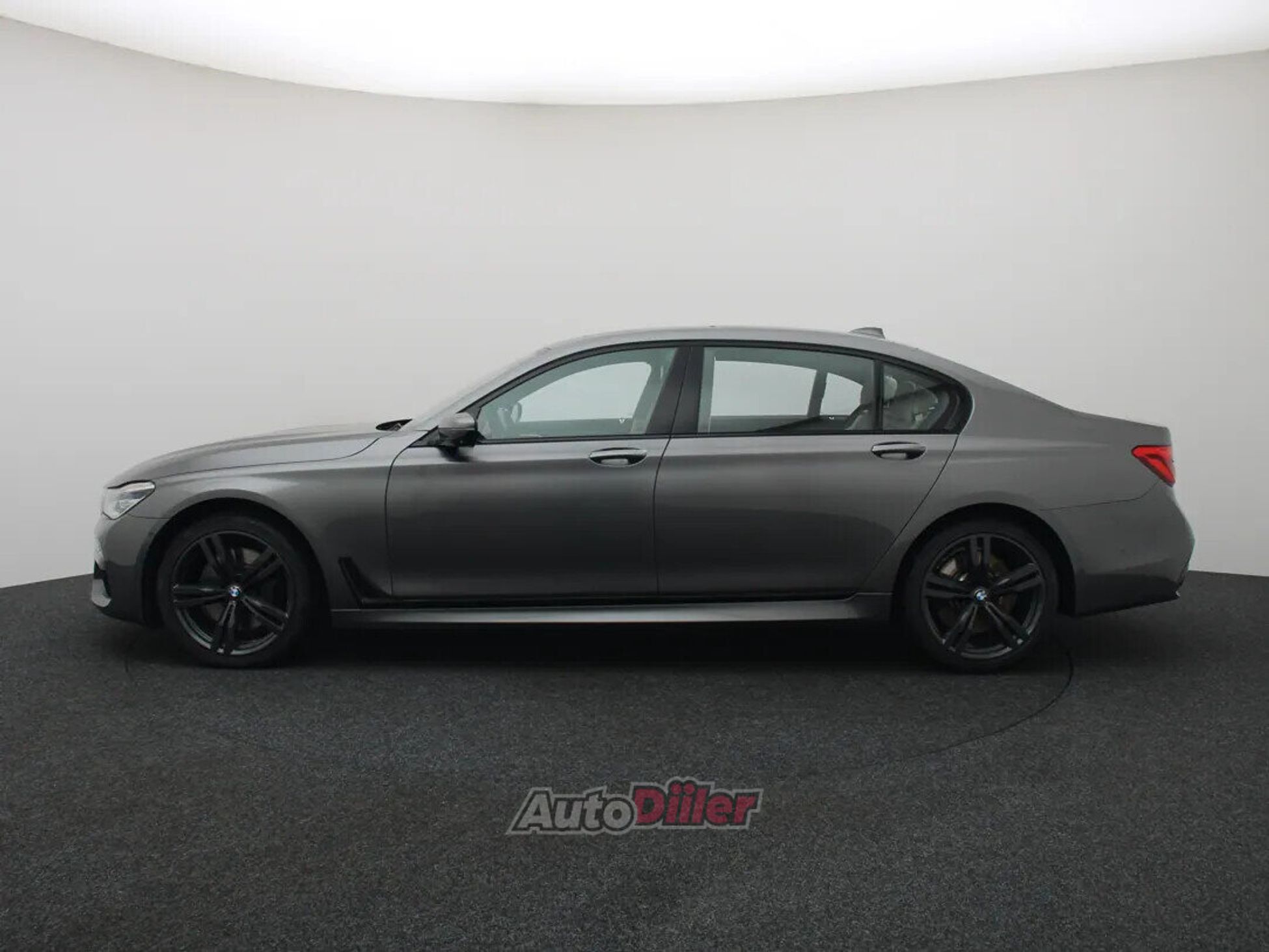 BMW 750 High Executive 4.4 330kW 2015, kuva 6/10