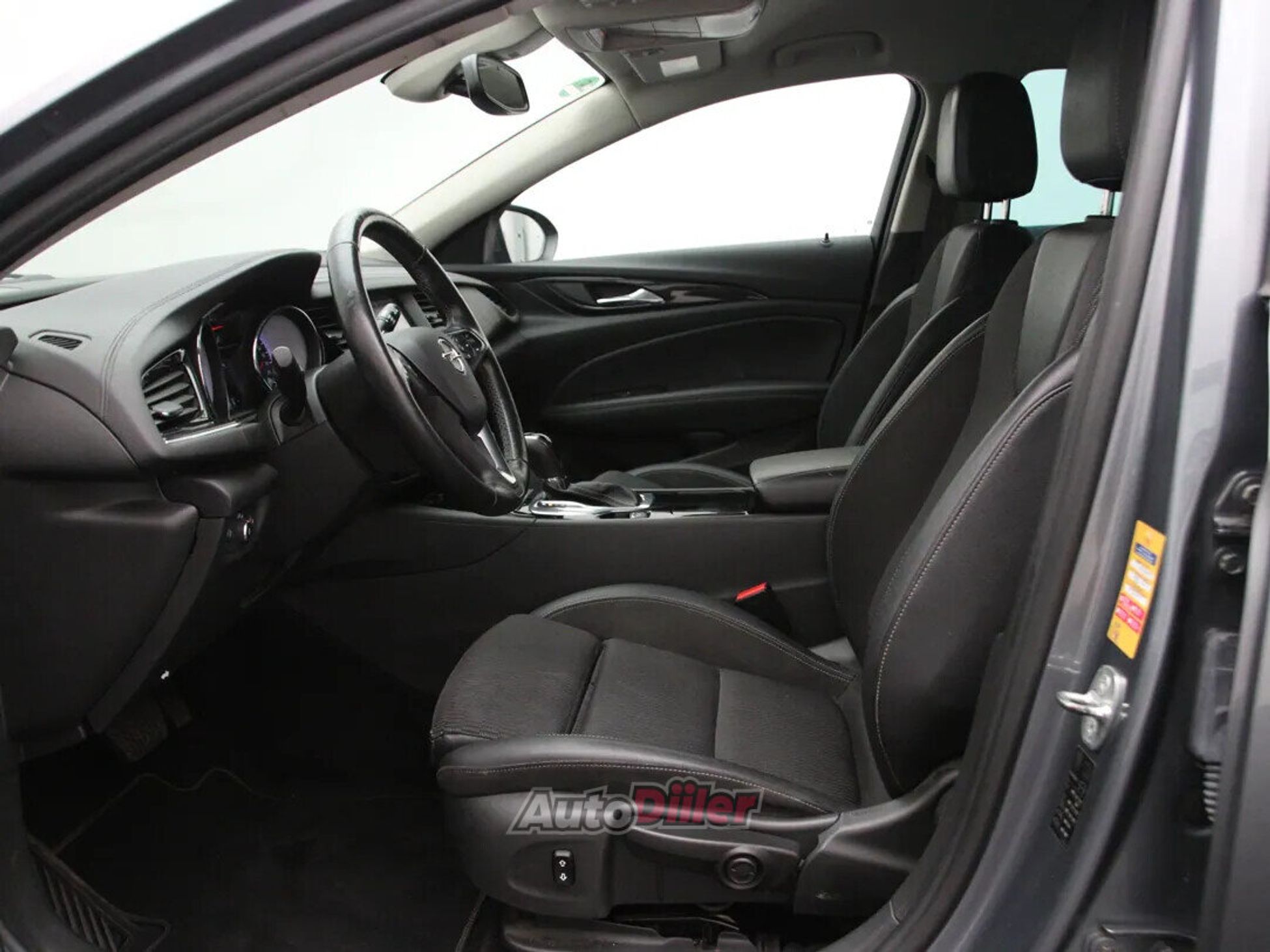 Opel Insignia Innovation 1.5 121kW 2021, photo 4/10