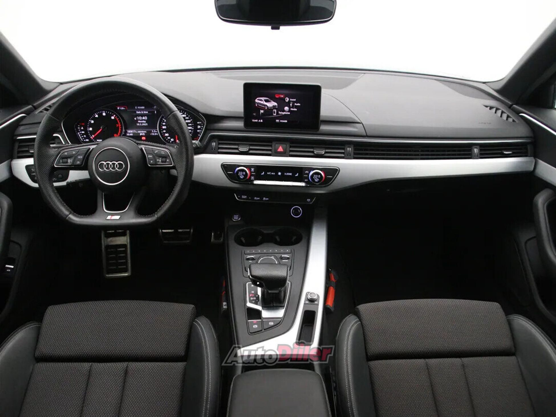 Audi A4 2019, photo 2/10