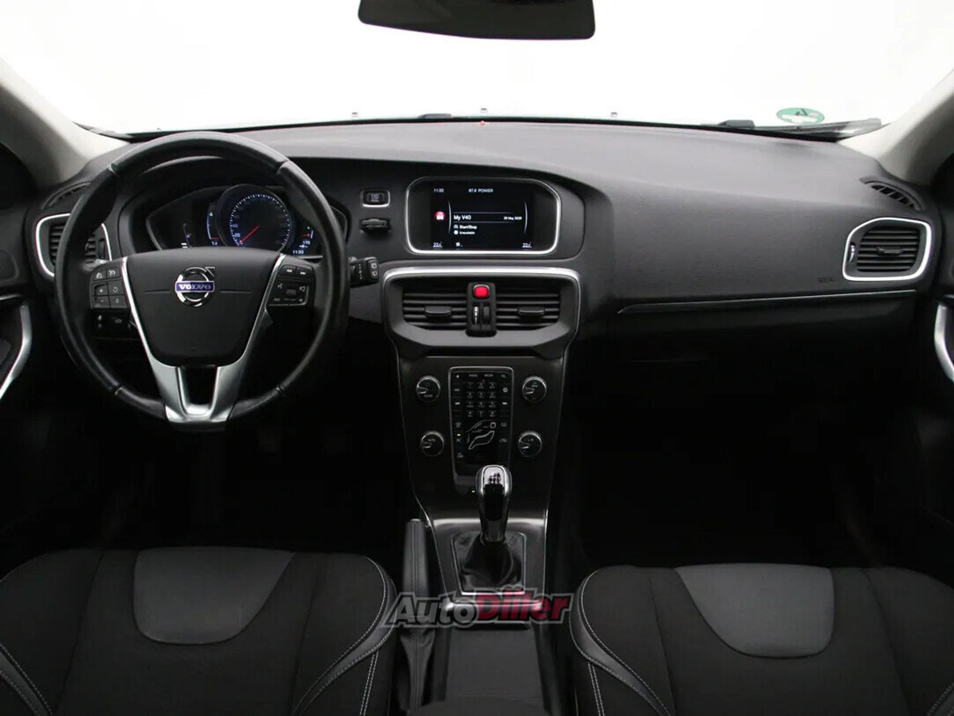 Volvo V40 R-Design Business 2.0 140kW 2014, photo 2/10