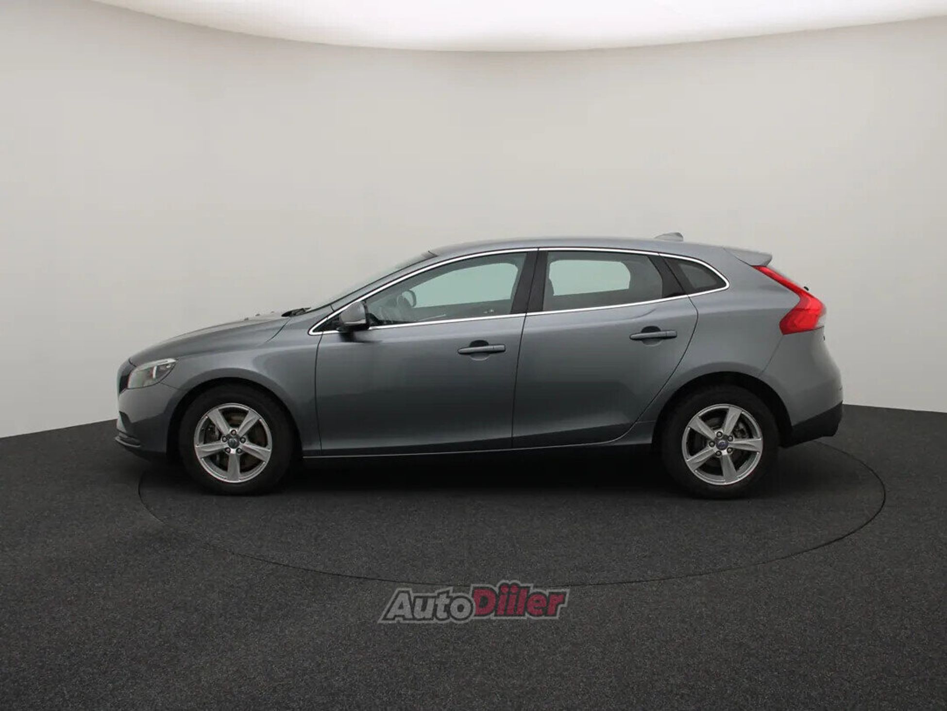 Volvo V40 R-Design Business 2.0 140kW 2014, photo 6/10