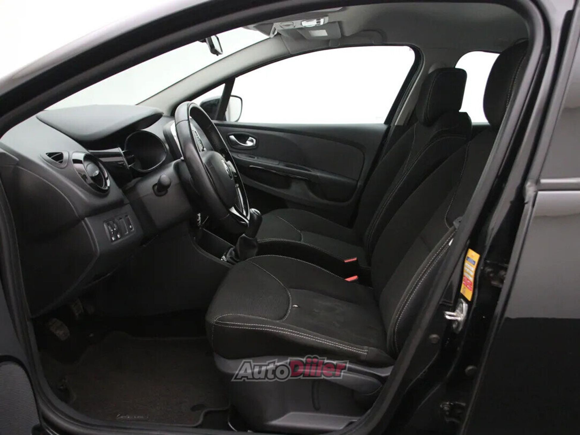 Renault Clio Expression 1.5 66kW 2015, photo 4/10