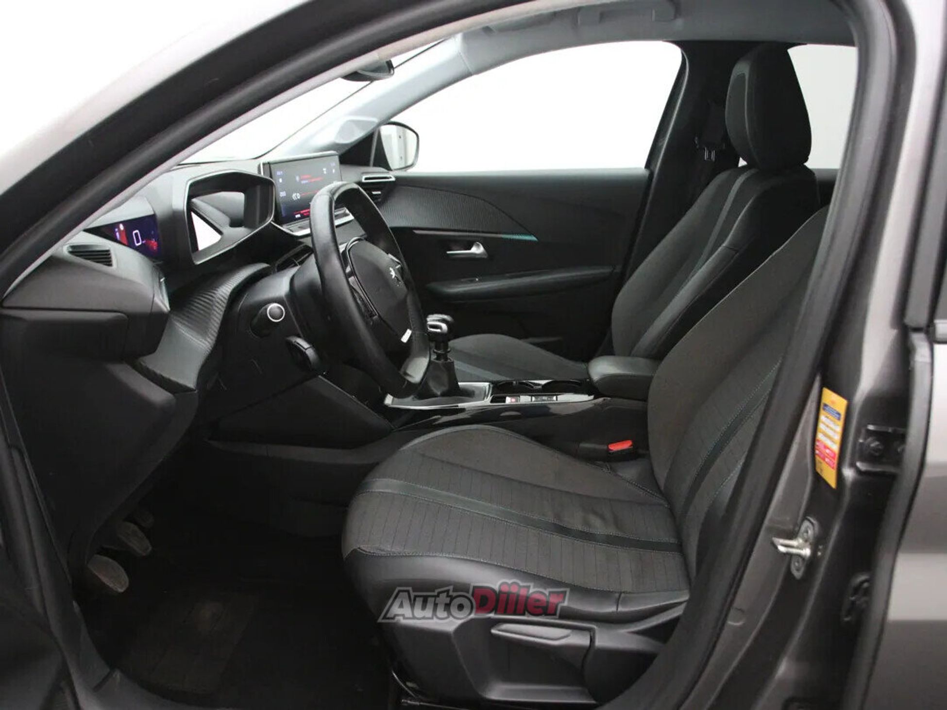Peugeot 208 Allure 1.5 75kW 2021, photo 4/10