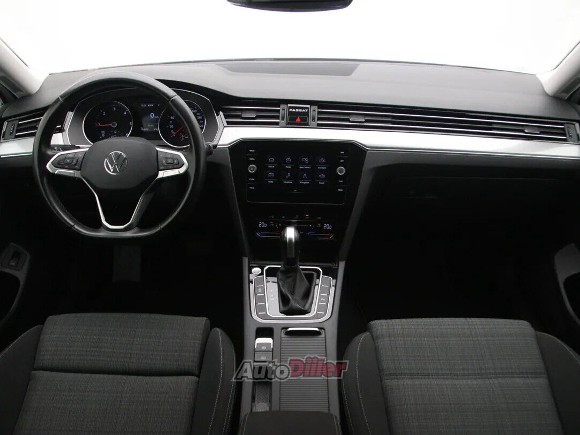 Volkswagen Passat 2022, photo 2/10