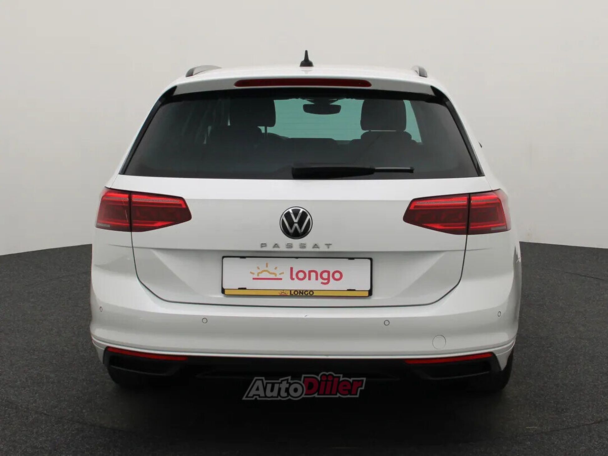 Volkswagen Passat 2022, photo 5/10