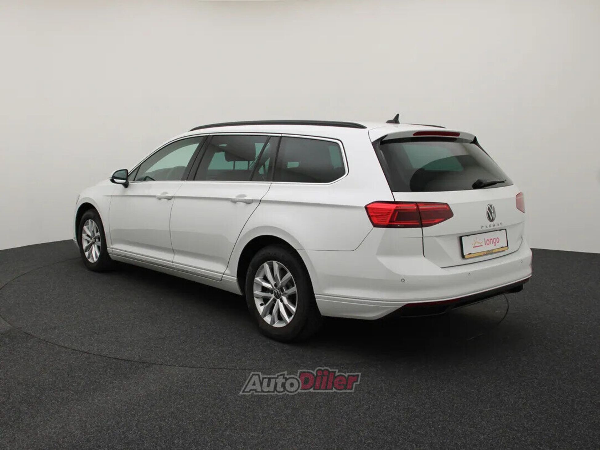 Volkswagen Passat 2022, photo 7/10