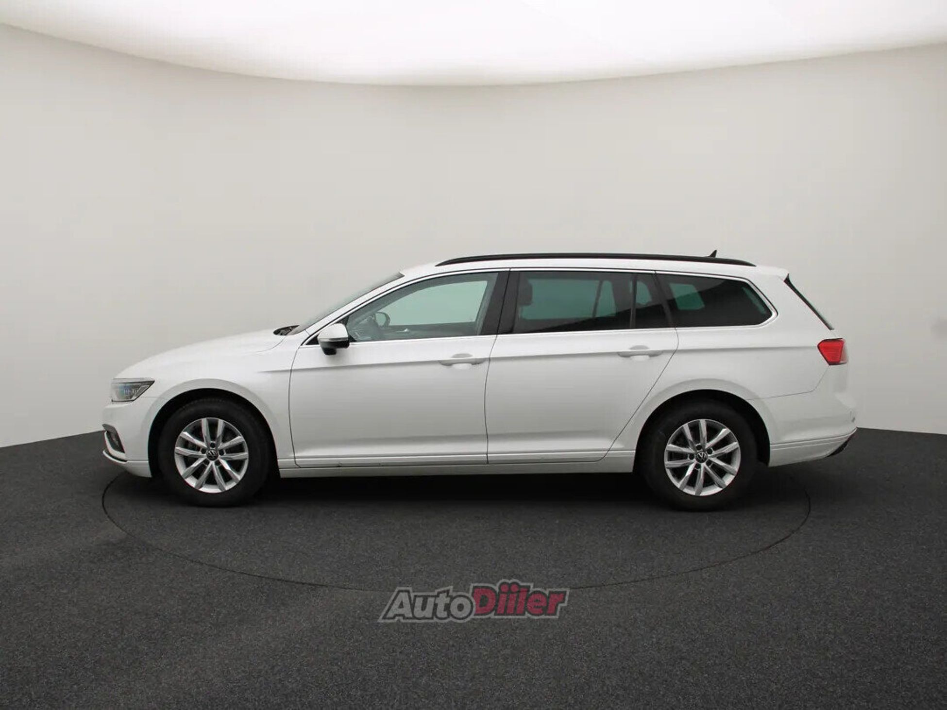 Volkswagen Passat 2022, photo 6/10