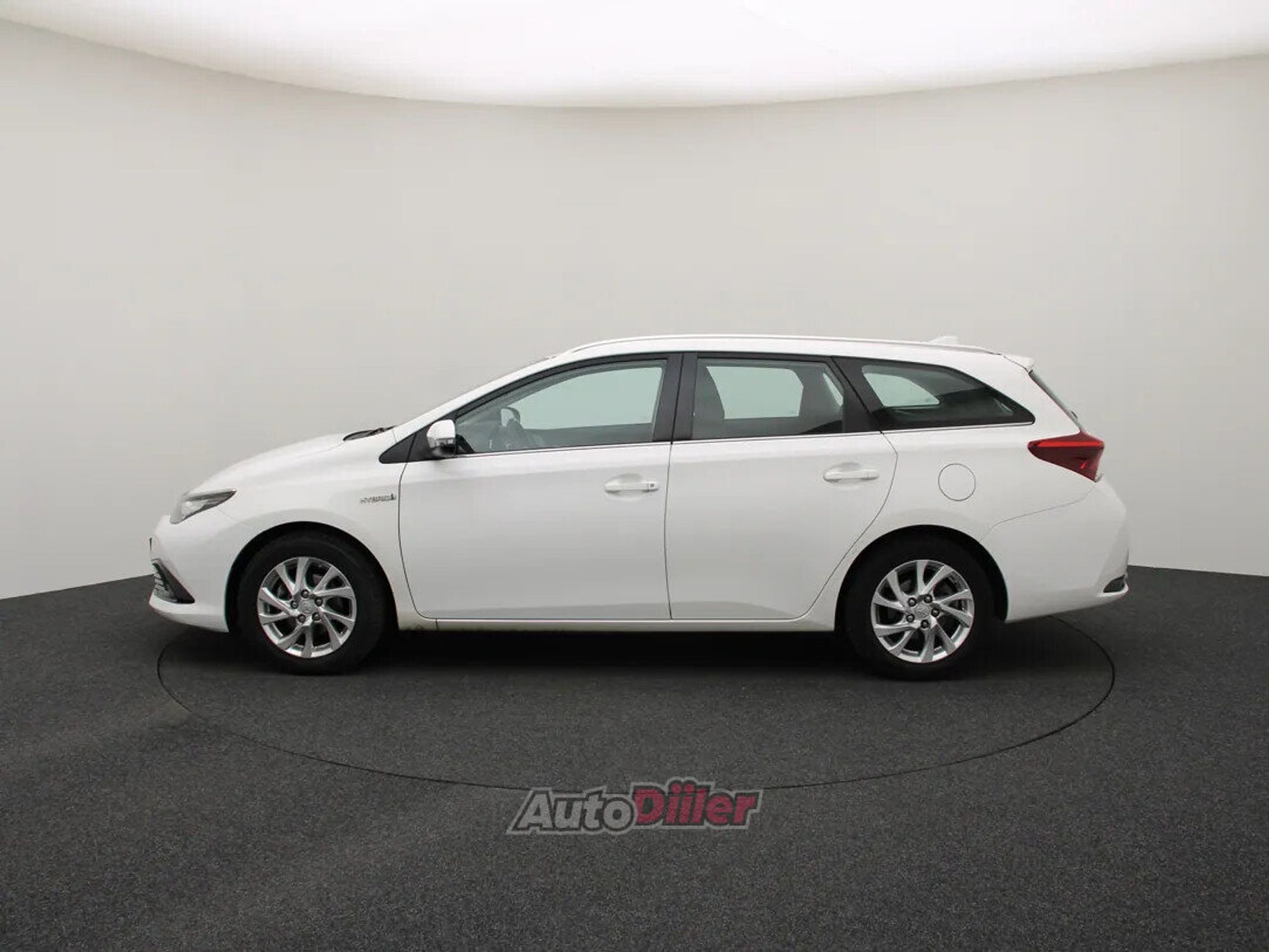 Toyota Auris Aspiration 1.8 73kW 2018, photo 6/10