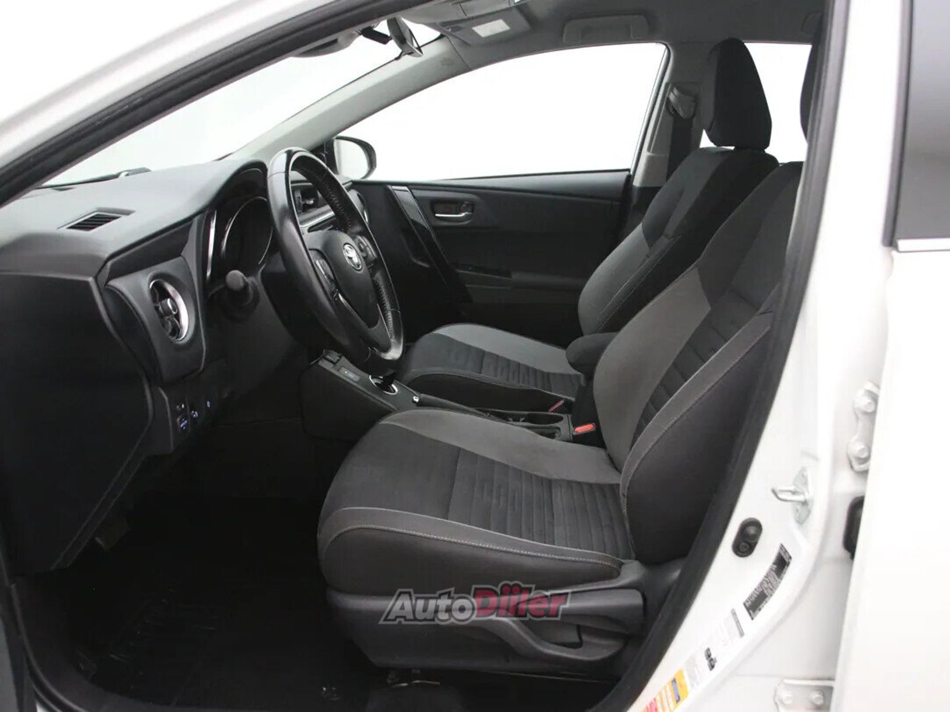 Toyota Auris Aspiration 1.8 73kW 2018, photo 4/10