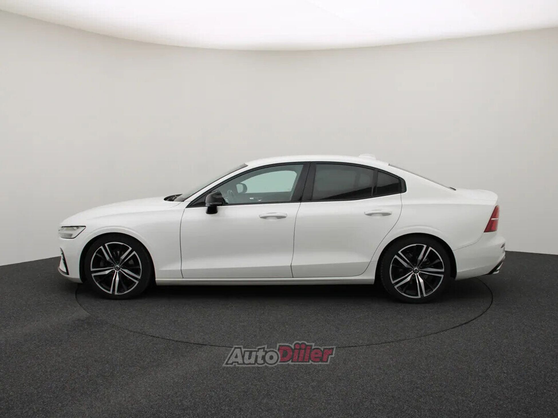 Volvo S60 R-Design 2.0 140kW 2020, photo 6/10