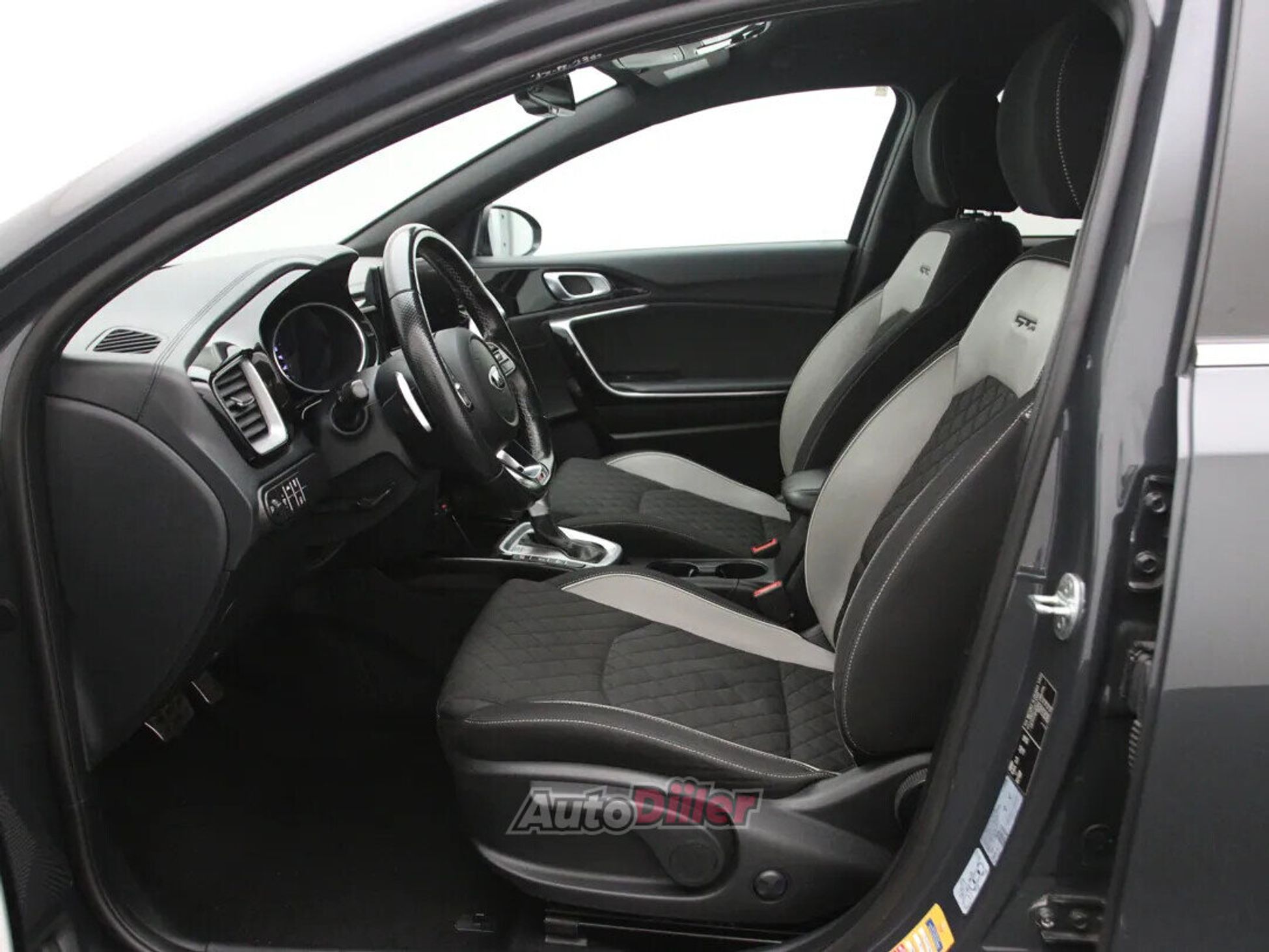 Kia cee'd / Ceed MHEV GT-Line 1.5 118kW 2021, kuva 4/10