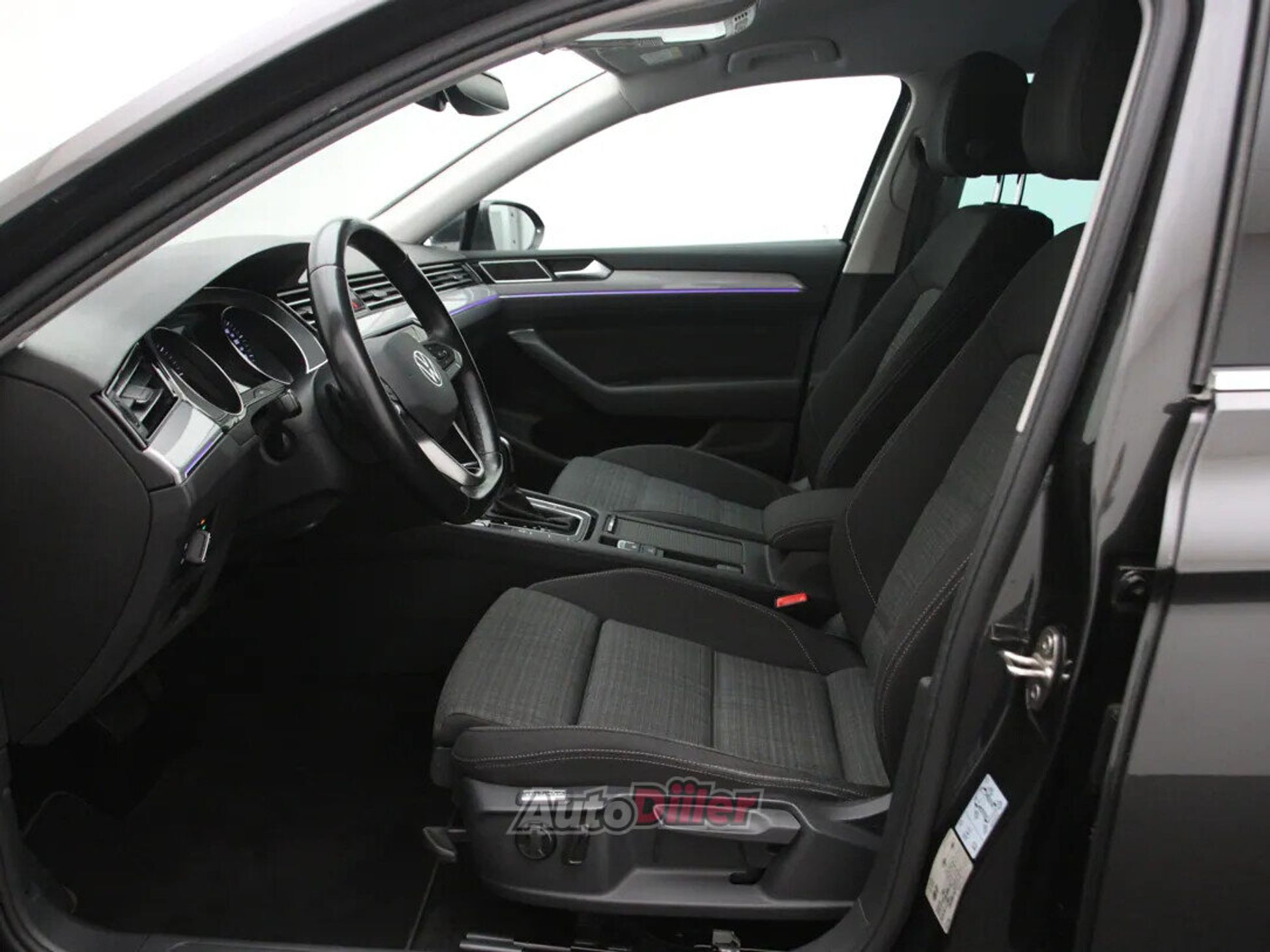 Volkswagen Passat 2021, photo 4/10