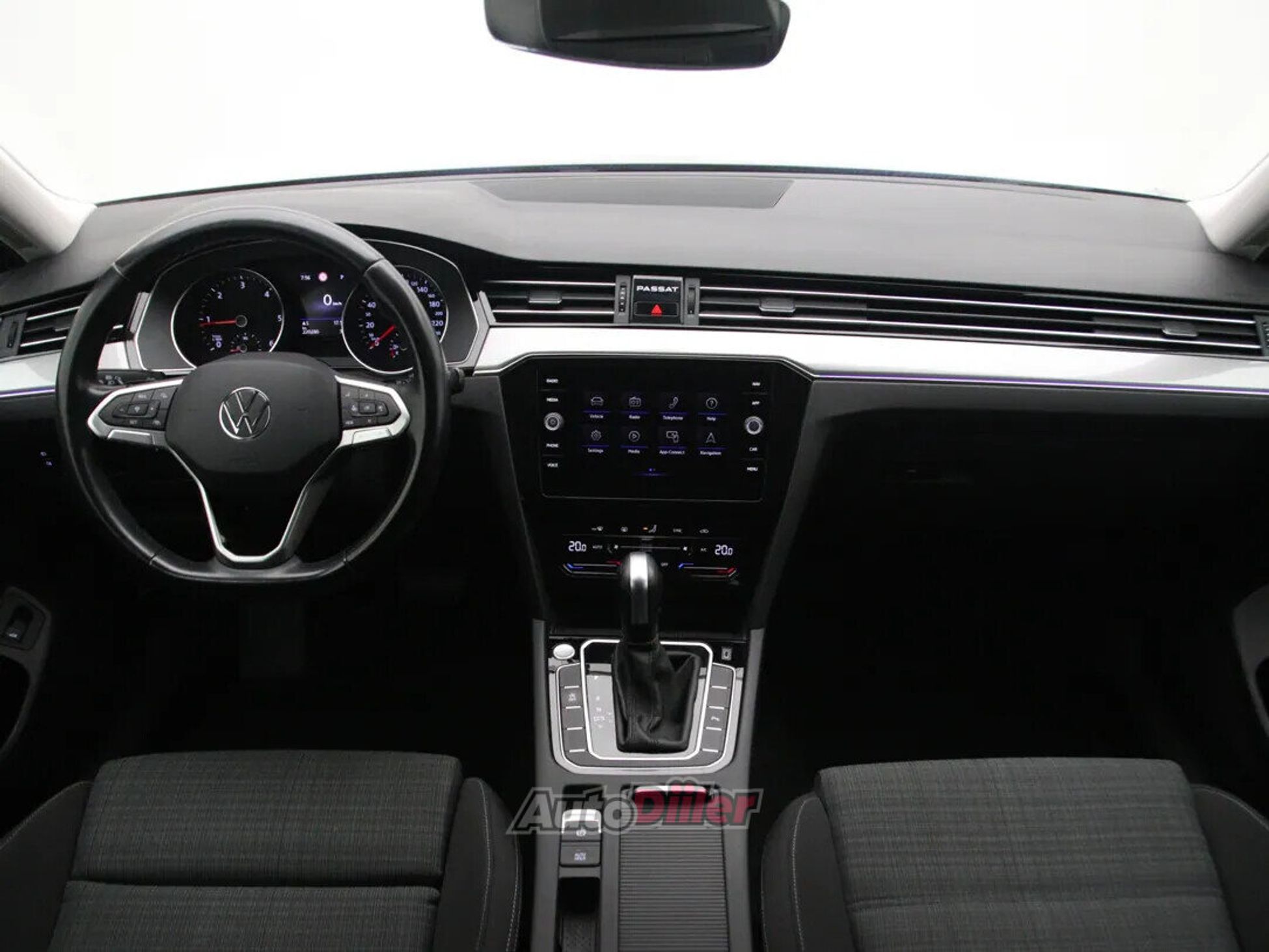 Volkswagen Passat 2021, photo 2/10
