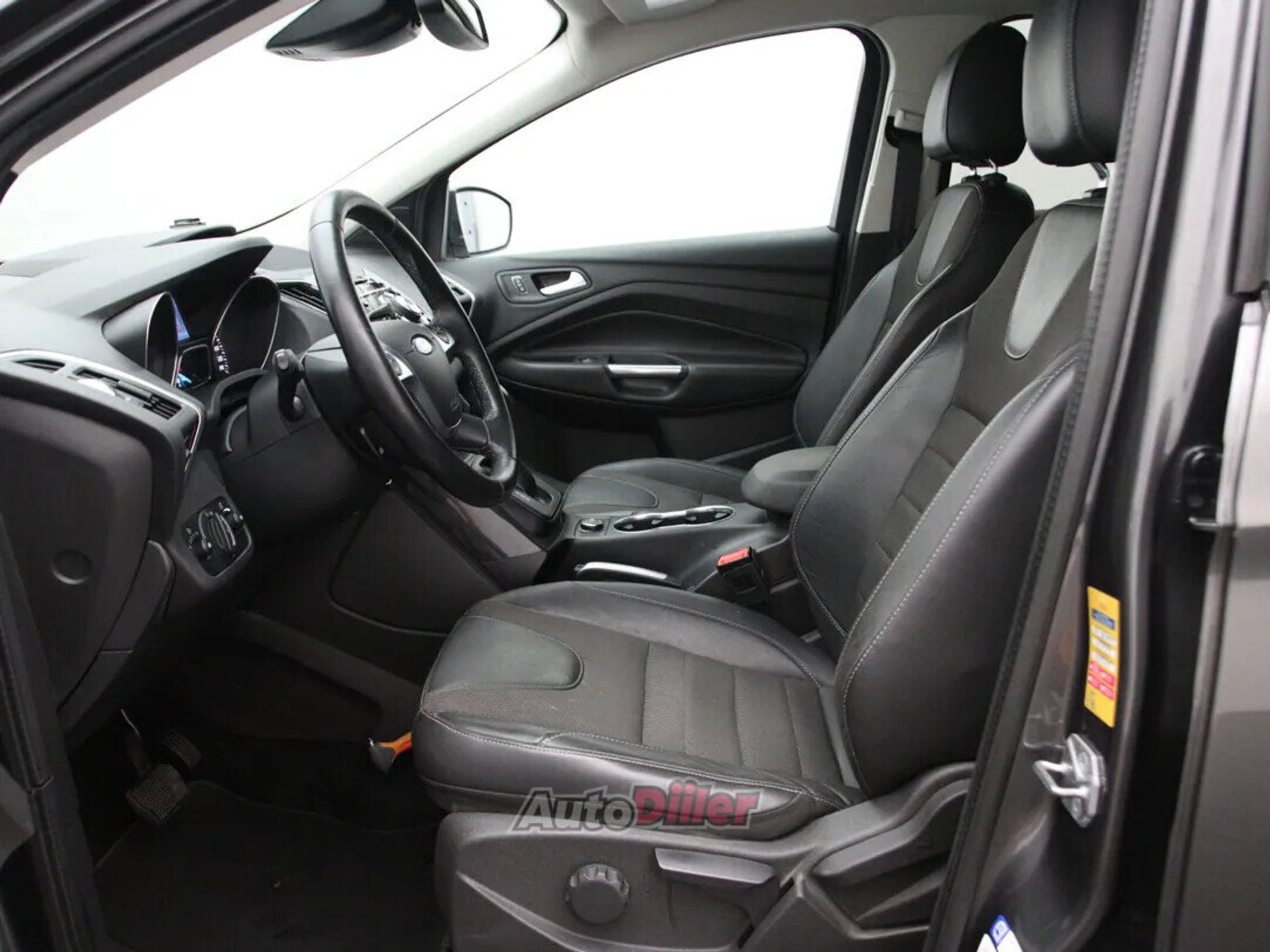 Ford Kuga Titanium 1.5 134kW 2015, kuva 4/10