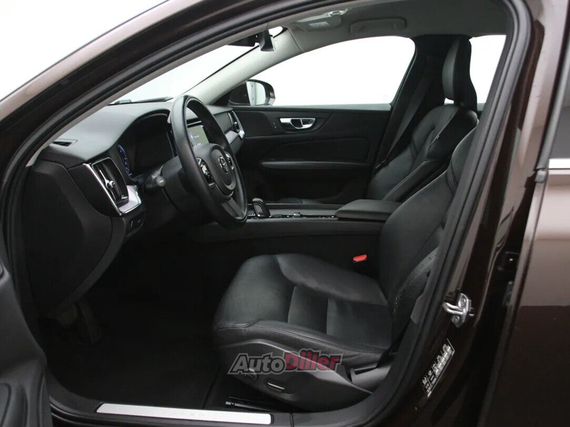 Volvo V60 MHEV Momentum Pro 2.0 145kW 2021, photo 4/10