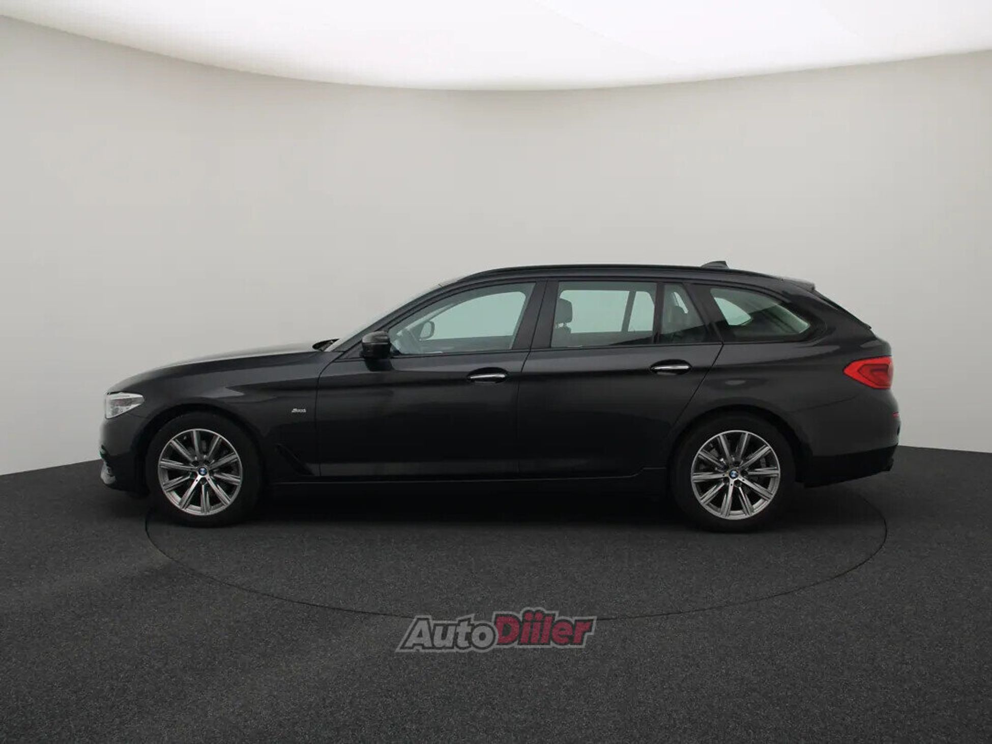 BMW 520 High Executive 2.0 140kW 2018, photo 5/10