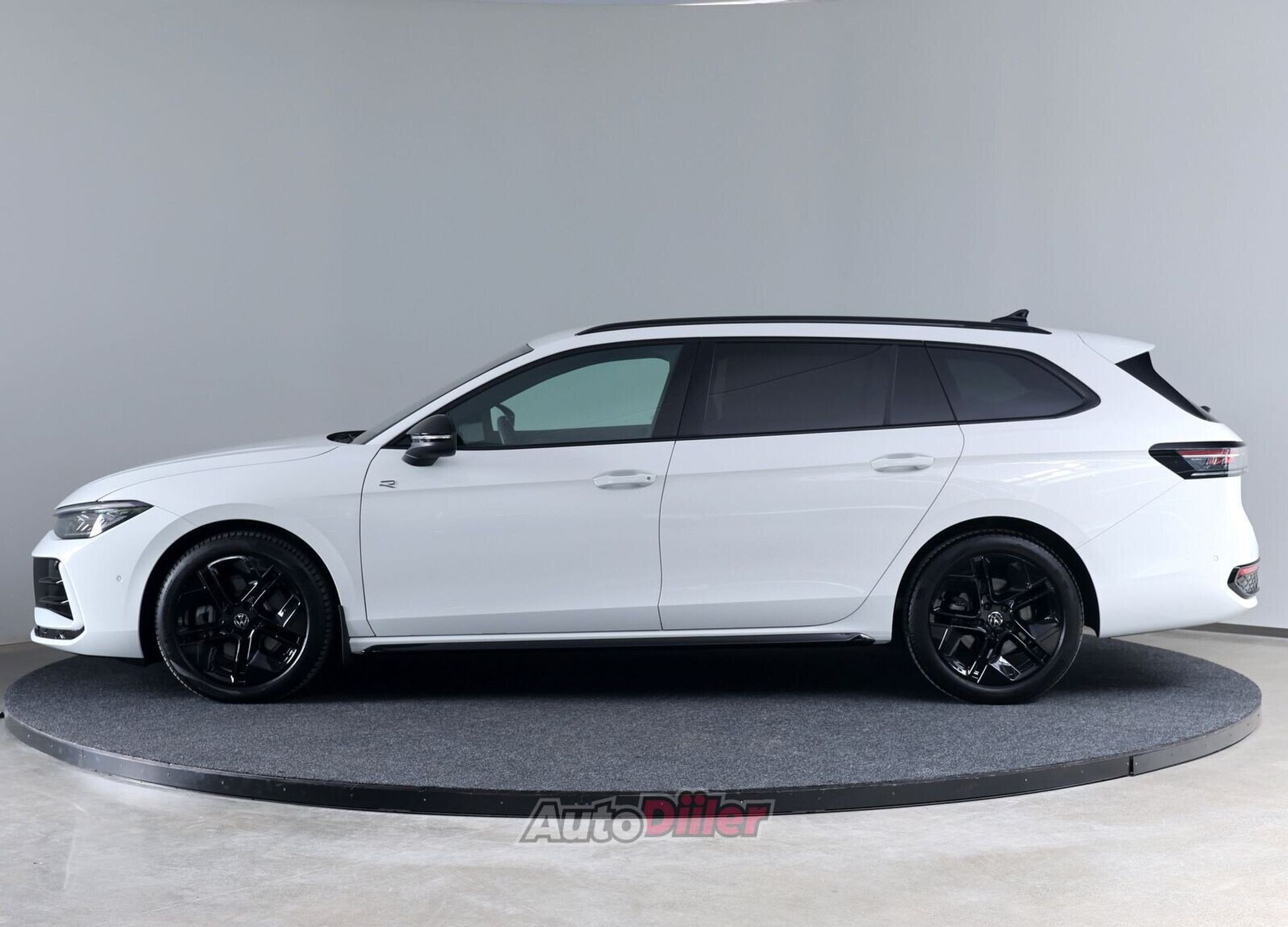 Volkswagen Passat 2024, photo 5/10