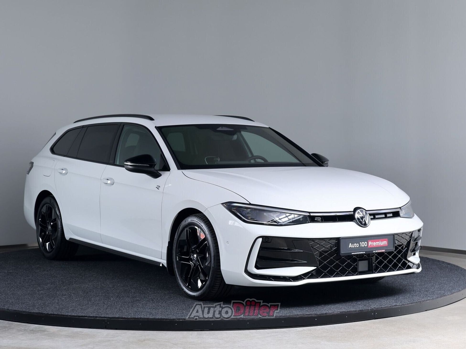 Volkswagen Passat 2024, photo 2/10