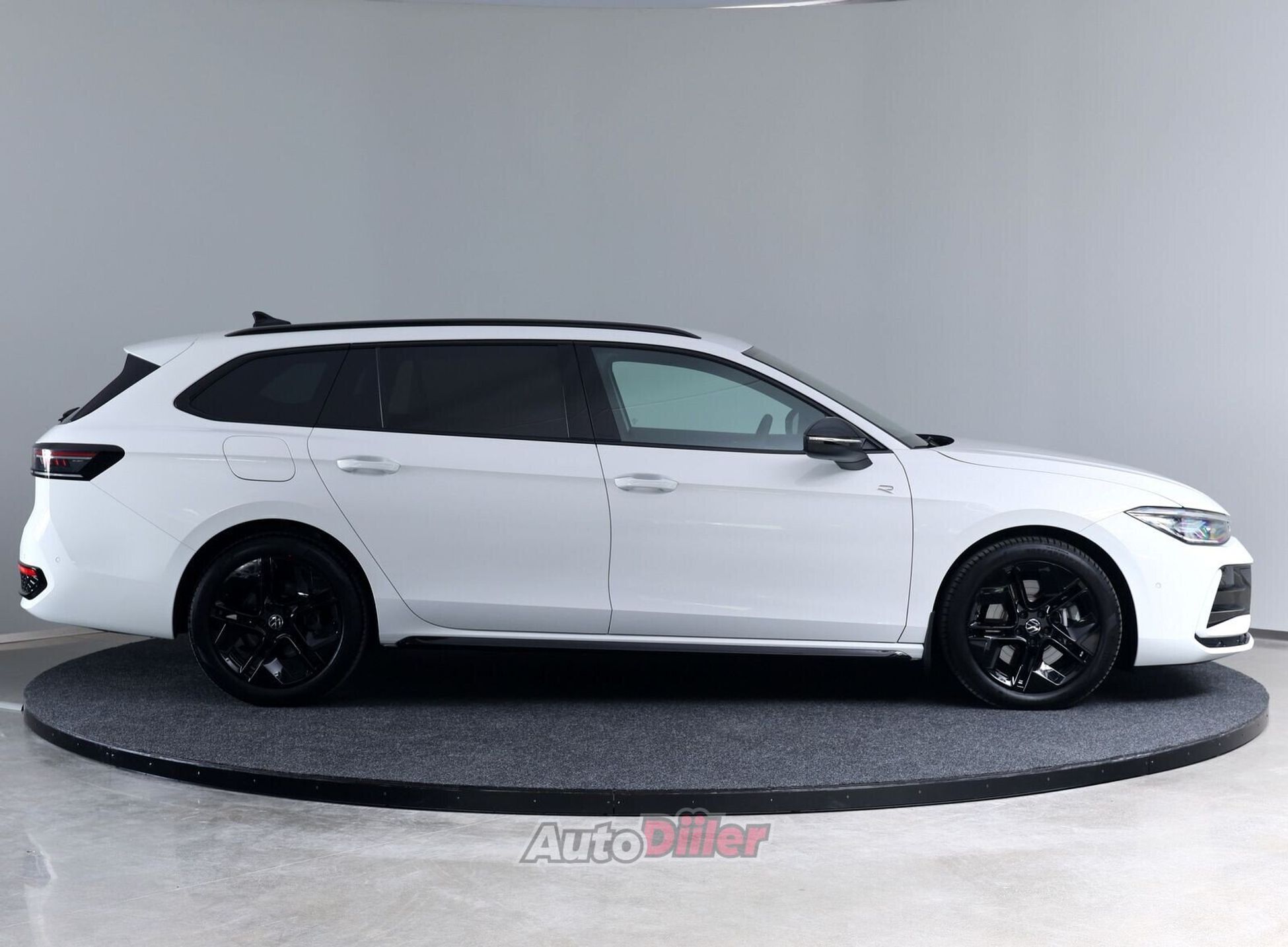 Volkswagen Passat 2024, photo 6/10
