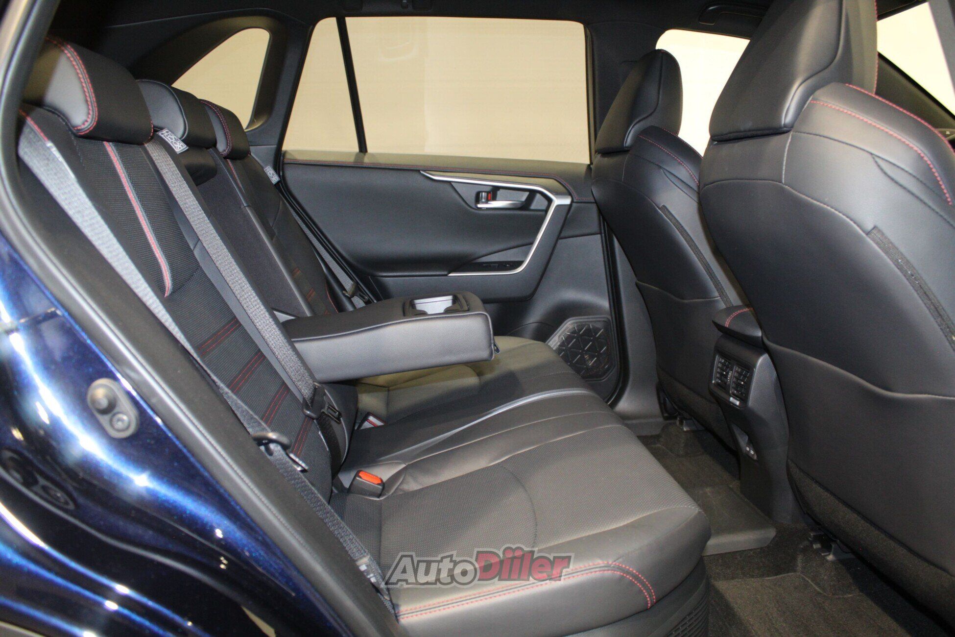 Toyota RAV4 2025, photo 7/10