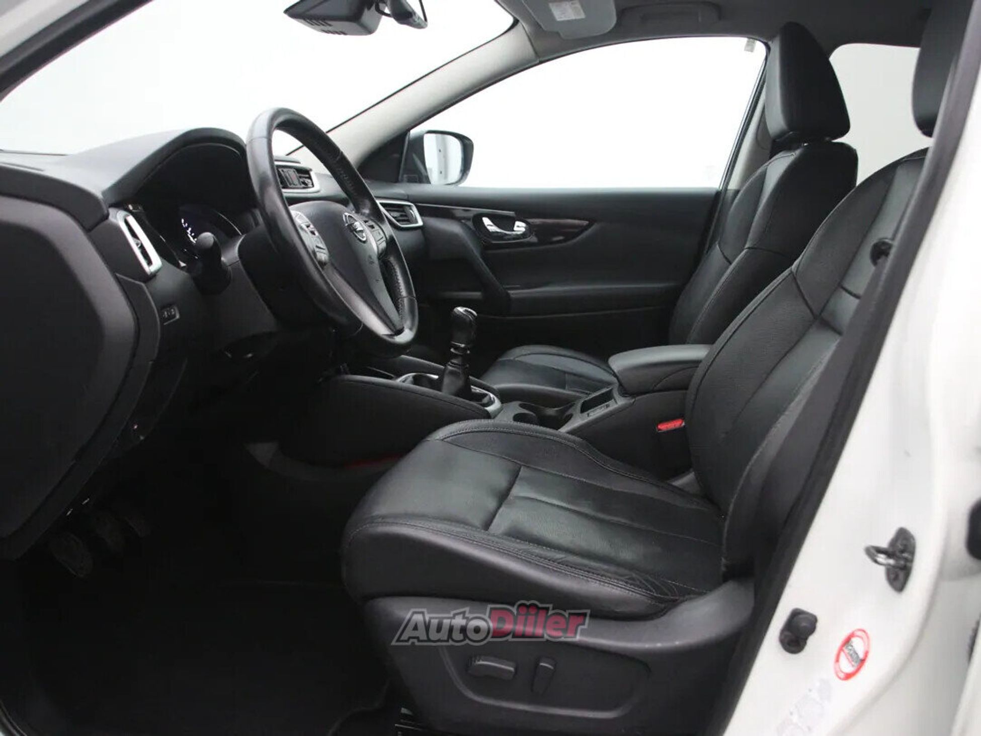Nissan Qashqai Tekna 1.5 81kW 2015, kuva 4/10