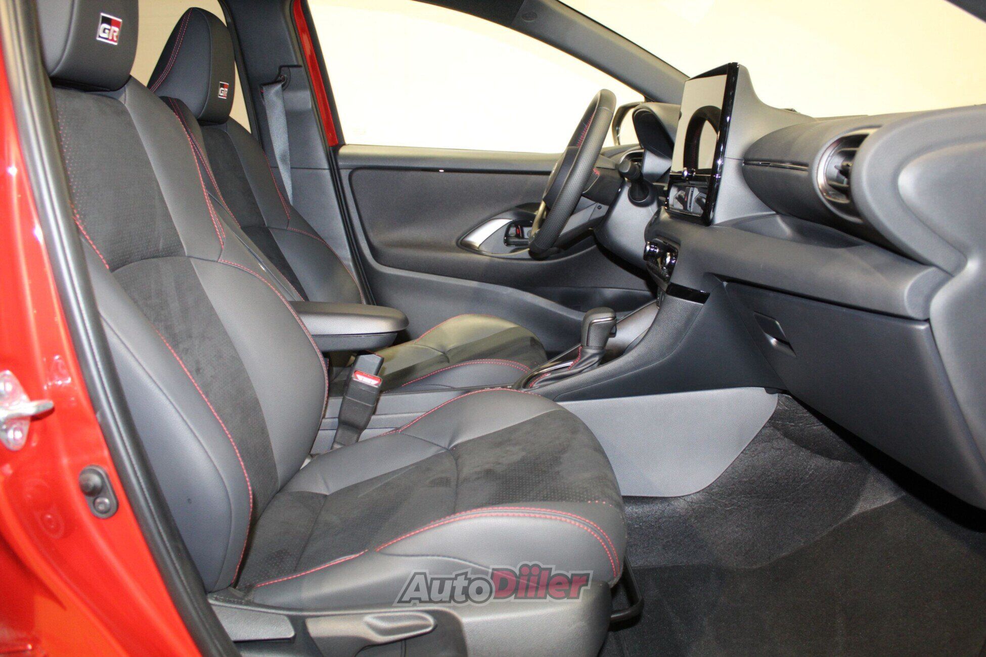 Toyota Yaris GR Sport 1.5 68kW 2025, kuva 2/10