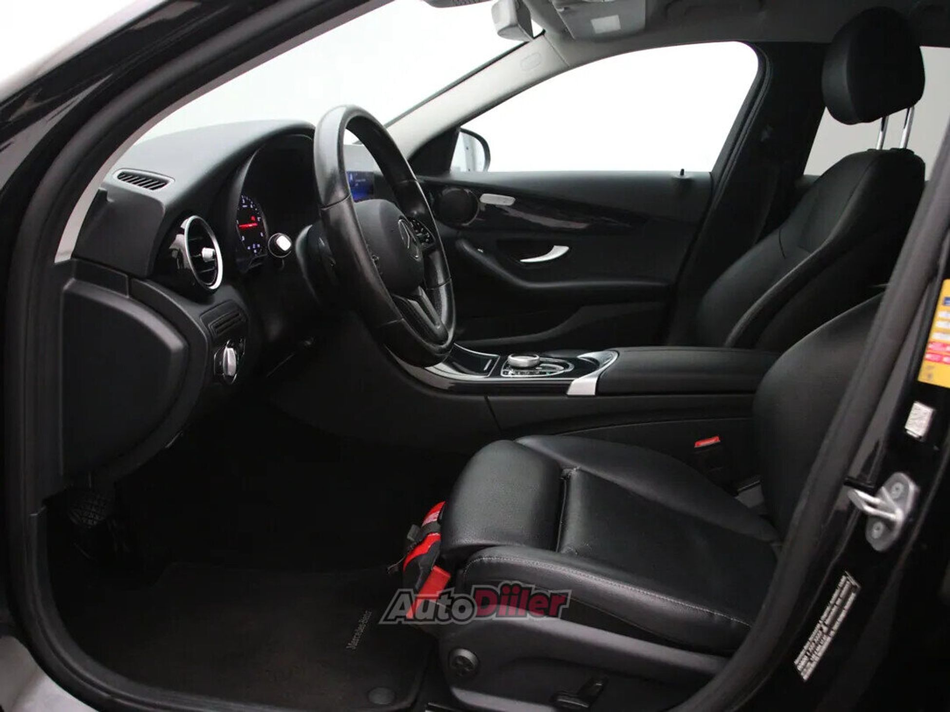 Mercedes-Benz C 200 2020, photo 4/10
