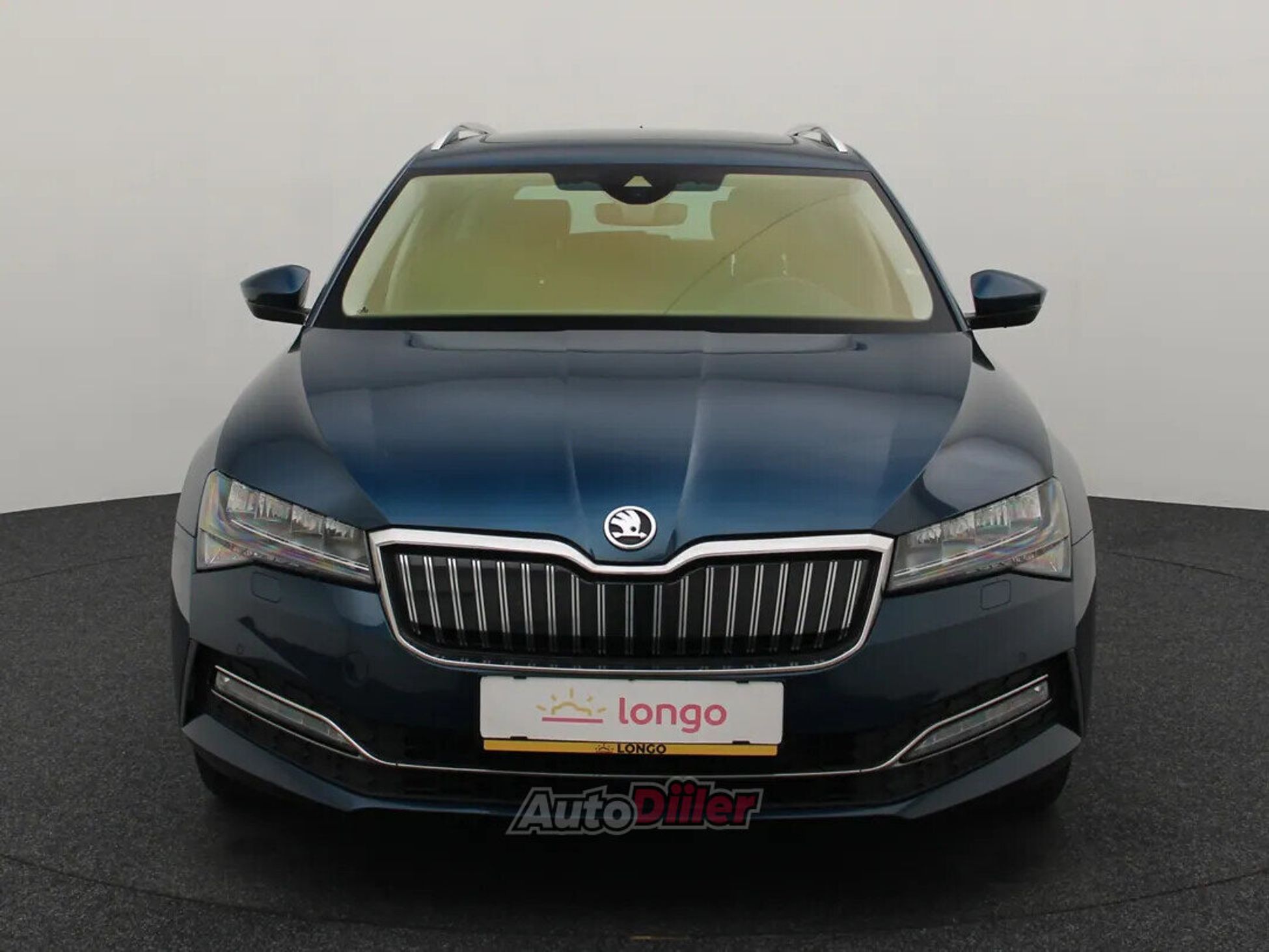 Skoda Superb 2020, photo 3/10