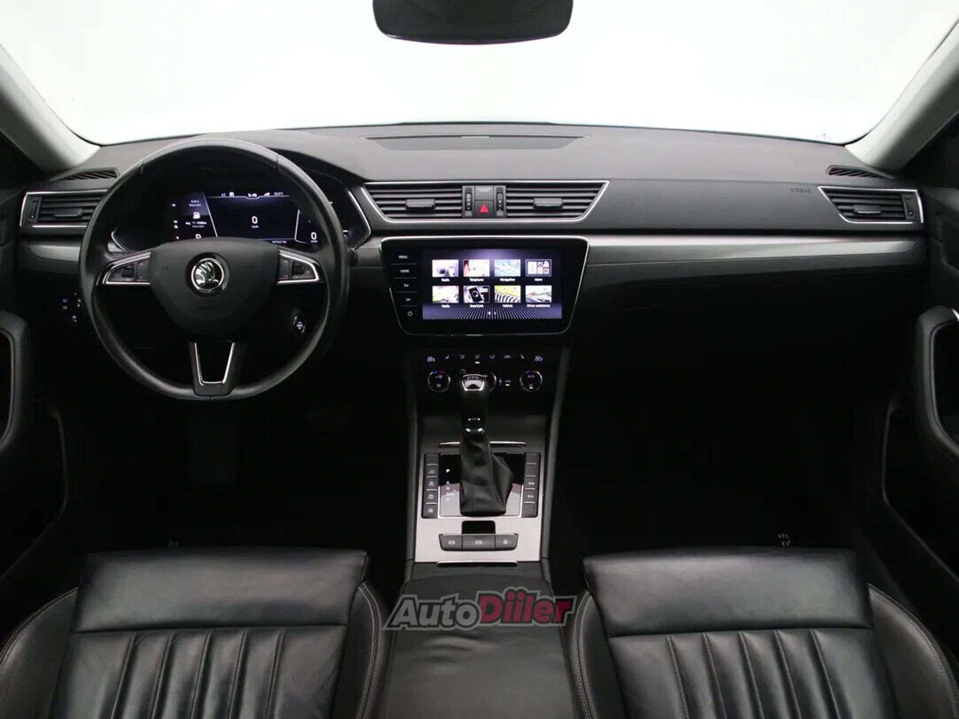 Skoda Superb 2020, photo 2/10