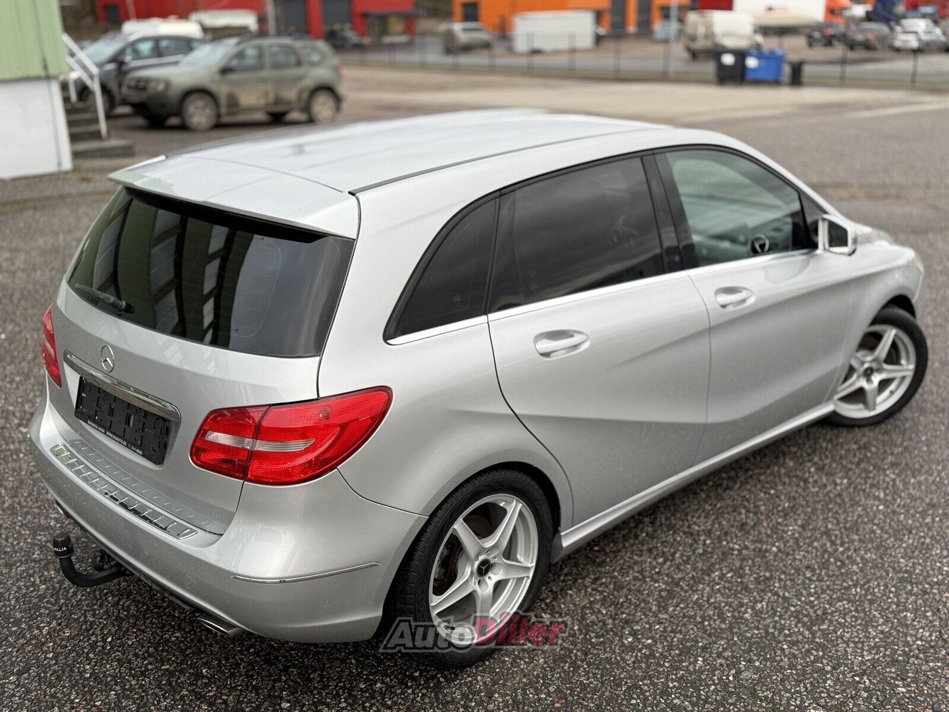 Mercedes-Benz B 180 2013, kuva 4/10