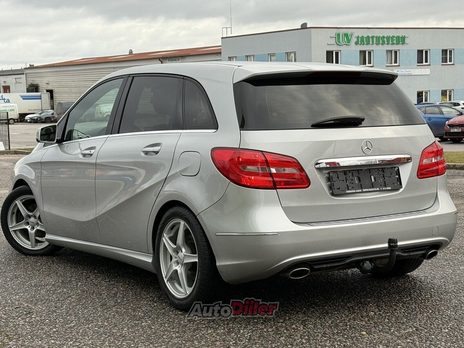 Mercedes-Benz B 180 2013, kuva 2/10