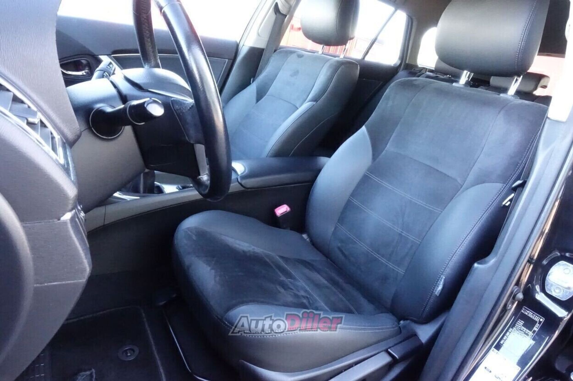 Toyota Avensis 2014, photo 7/10