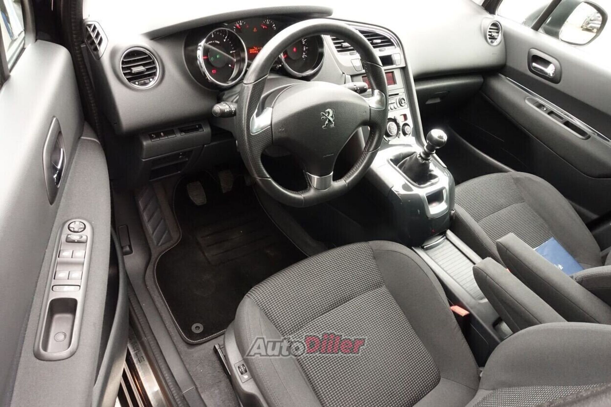 Peugeot 5008 Style Facelift 1.6 84kW 2015, photo 6/10