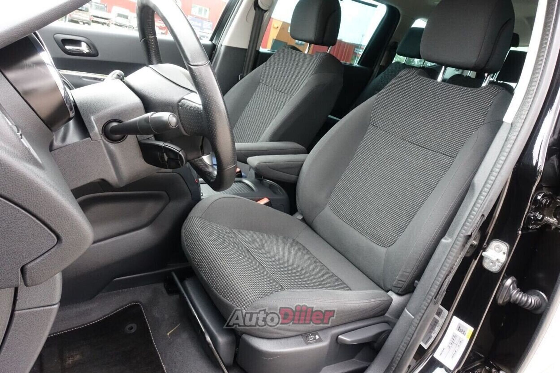 Peugeot 5008 Style Facelift 1.6 84kW 2015, photo 7/10