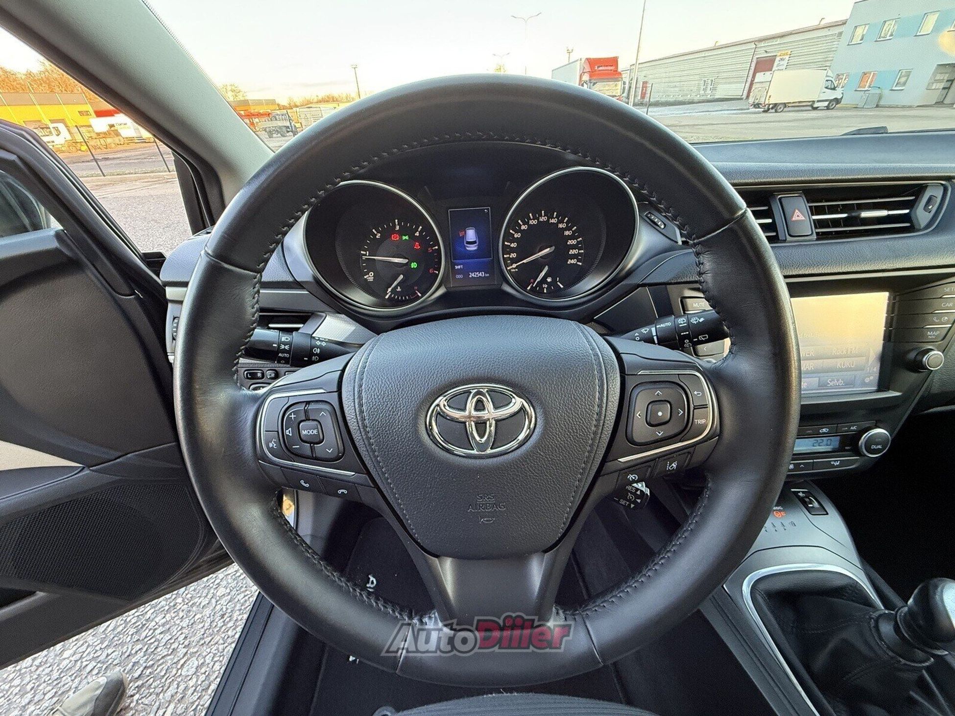 Toyota Avensis 2017, photo 6/10