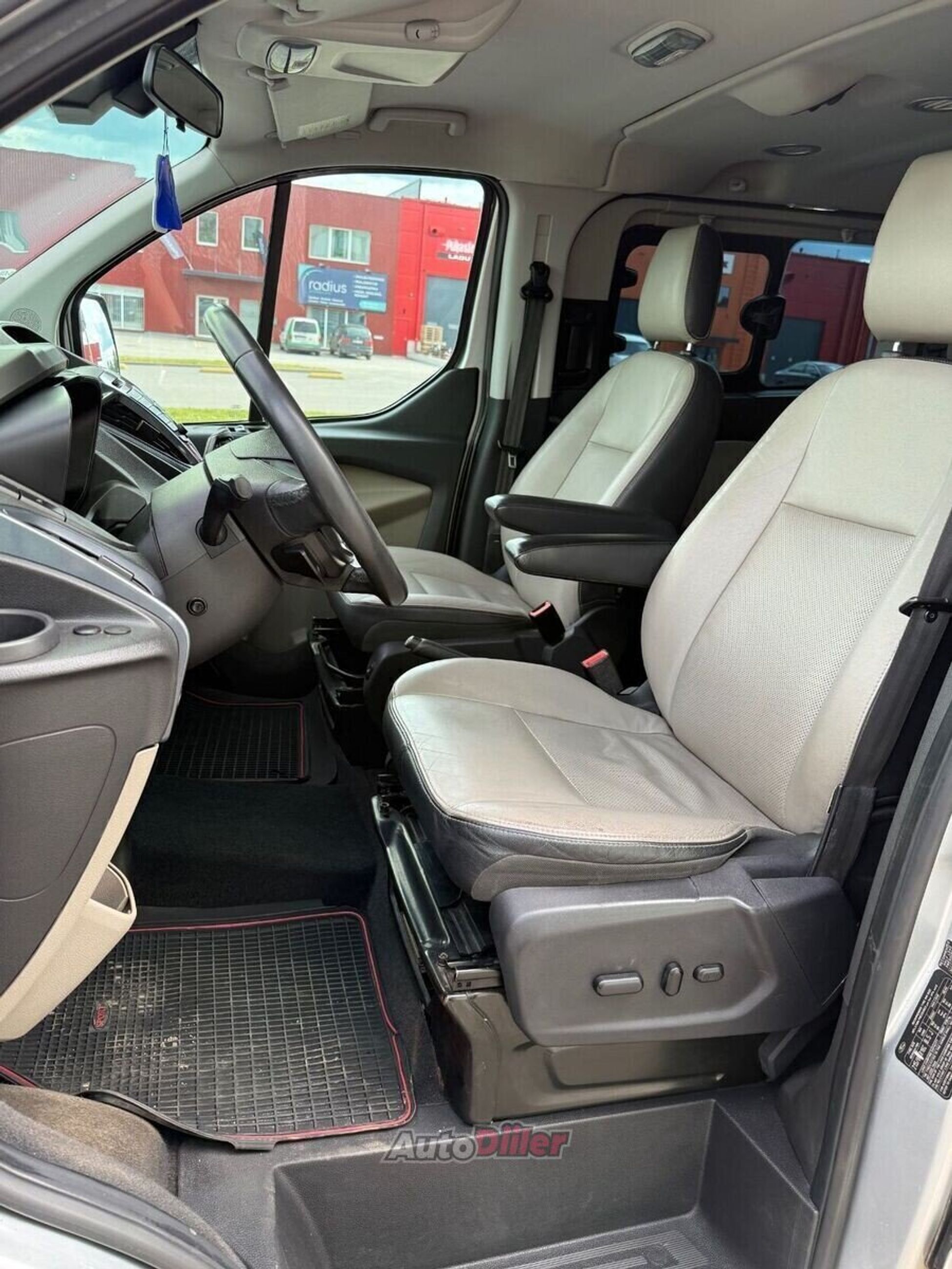 Ford Tourneo Custom 2013, photo 6/10